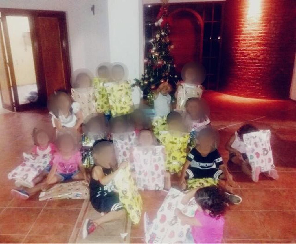 Los niños y niñas de la Casa Cuna festejaron Navidad y Año Nuevo con juegos y regalos.