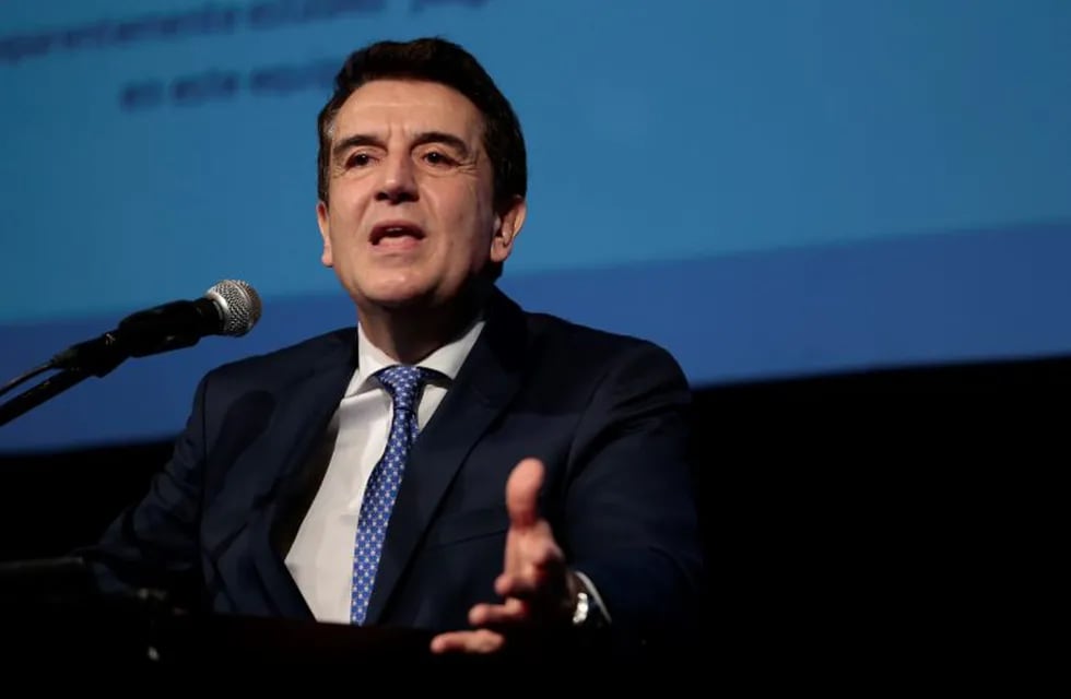 Carlos Melconian, president and founder of M&S Consultants, speaks during the Institute of Argentine Finance Executives (IAEF) Annual Conference in Buenos Aires, Argentina, on Tuesday, June 6, 2017. Founded in 1967, IAEF is composed of executives, directors and managers of companies and institutions from the areas of Finance, Administration, Planning, Management Control, Treasury, Accounting and Purchasing. Photographer: Sarah Pabst/Bloomberg ciudad de buenos aires Carlos Melconian conferencia en el instituto argentino de finanzas