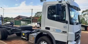 Puerto Piray: la empresa Arauco donó un camión compactador a la comunidad
