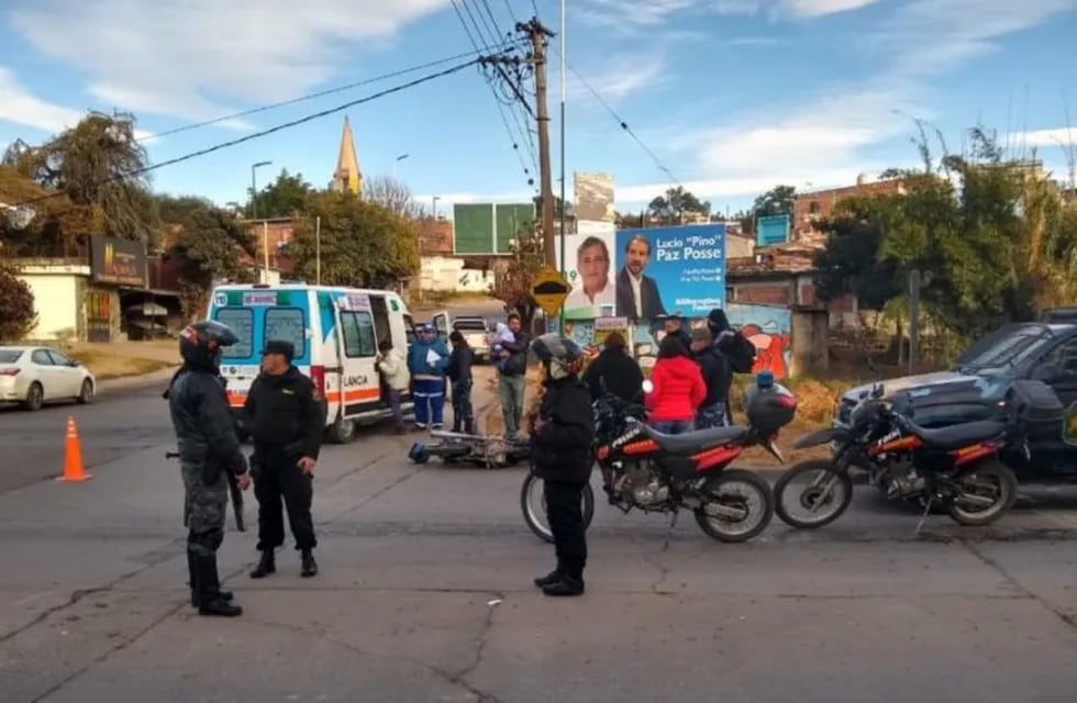 Choque con heridos en la intersección de avenida Entre Ríos y Juan XXIII. (FM Profesional)