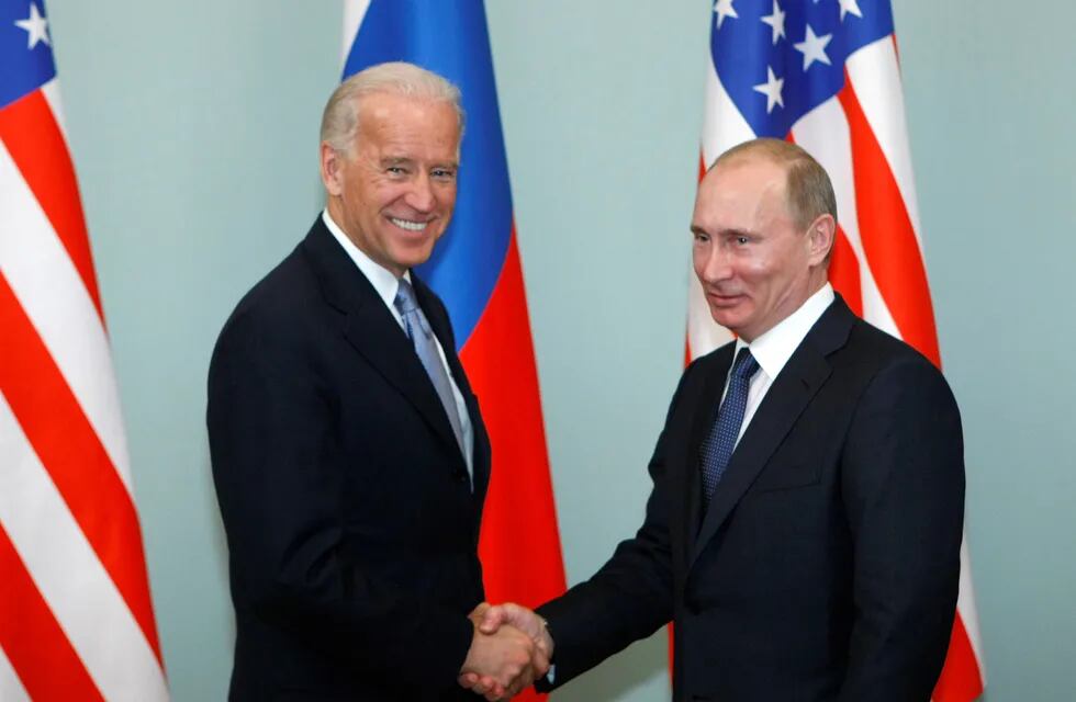 Joe Biden y Vladimir Putin el 10 de marzo de 2011, cuando el entonces vicepresidente norteamericano se encontró con el Primer Ministro Ruso en Moscú.