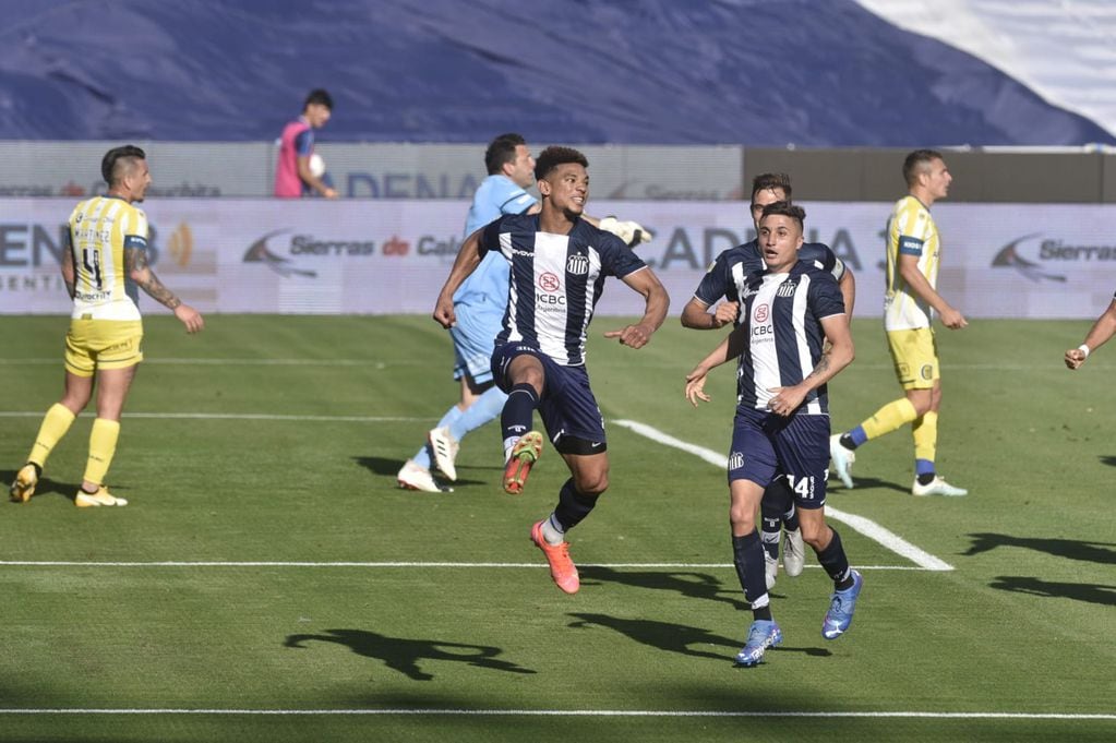 Diego Valoyes marcó el 4 a 1 de Talleres ante Rosario Central. (Facundo Luque / La Voz).