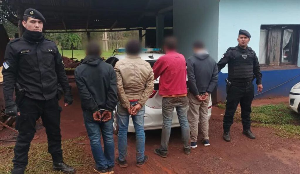 Tras operativo de seguridad en Eldorado, varios individuos resultaron detenidos.