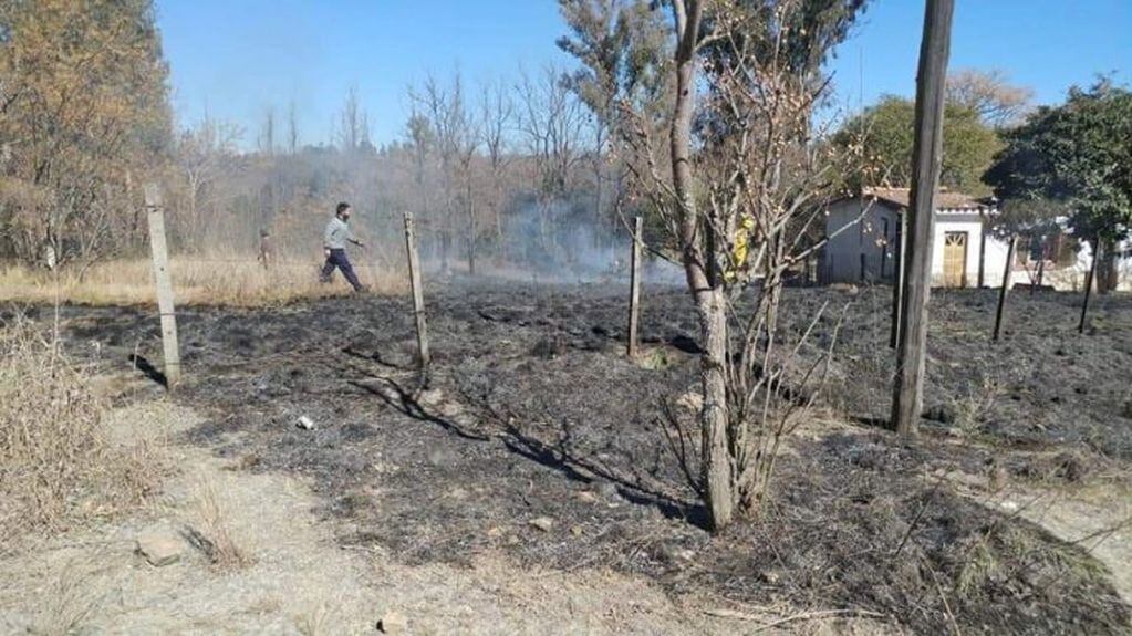 Incendio en un terreno de Tanti.