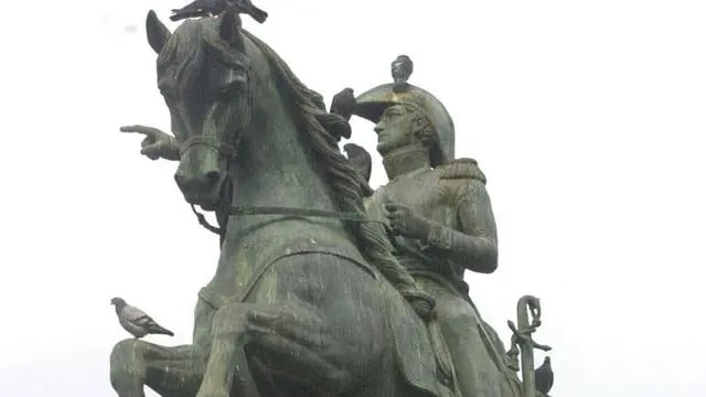 ESTATUA. Con la figura de San Martín, en Córdoba (Sergio Cejas/Archivo).