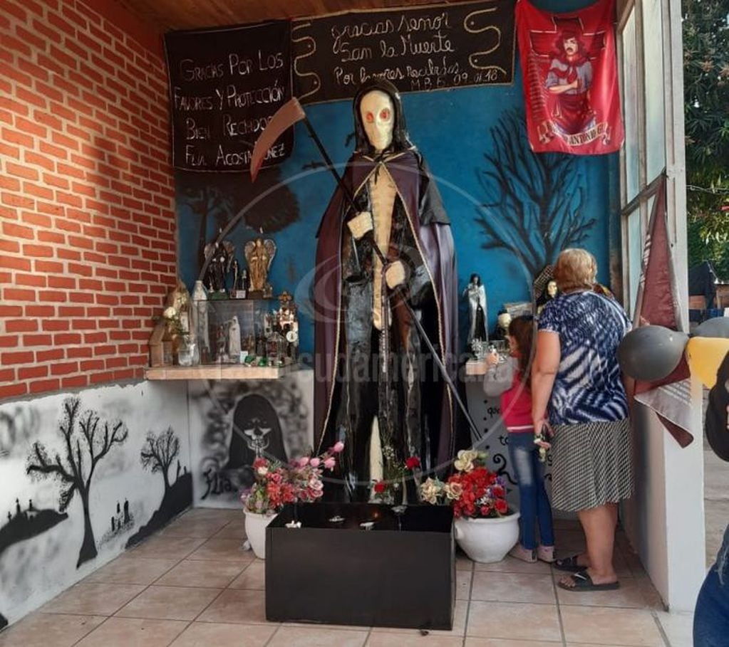 Crearon un santuario de San La Muerte en Corrientes con una estatua de casi tres metros.