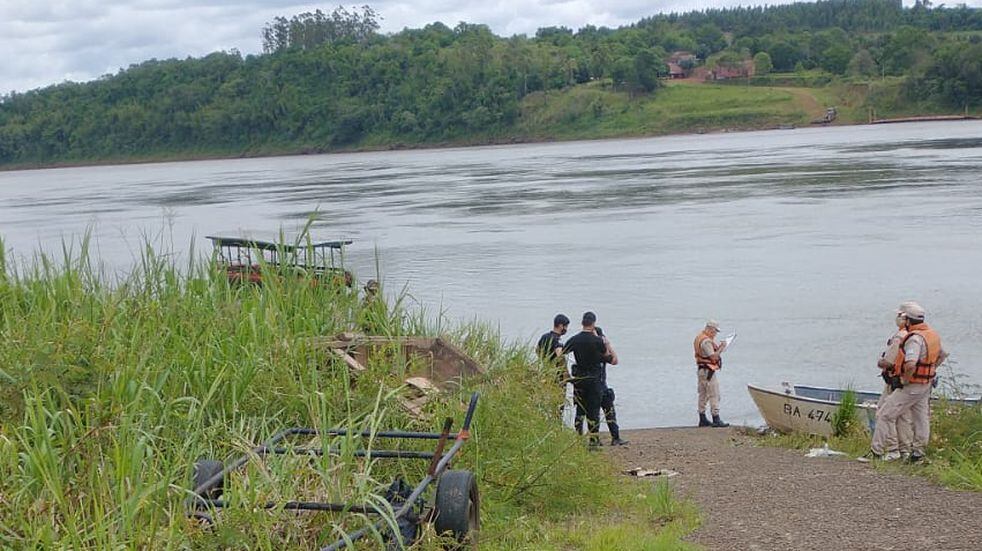 Encontraron sin vida al colombiano que naufragó en las aguas del Paraná en Eldorado.