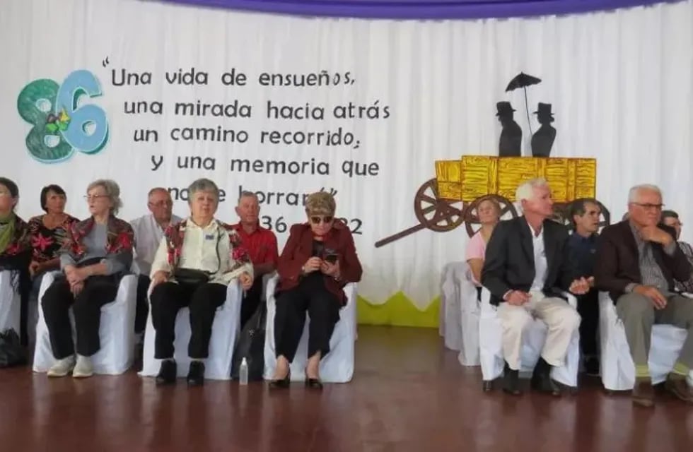 Homenajearon a pioneros en el marco del aniversario del municipio de Wanda.