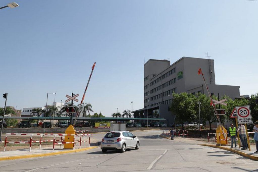 Schiaretti inauguró un nuevo ingreso desde las Terminales 1 y 2 a la Costanera. (Prensa Gobierno)