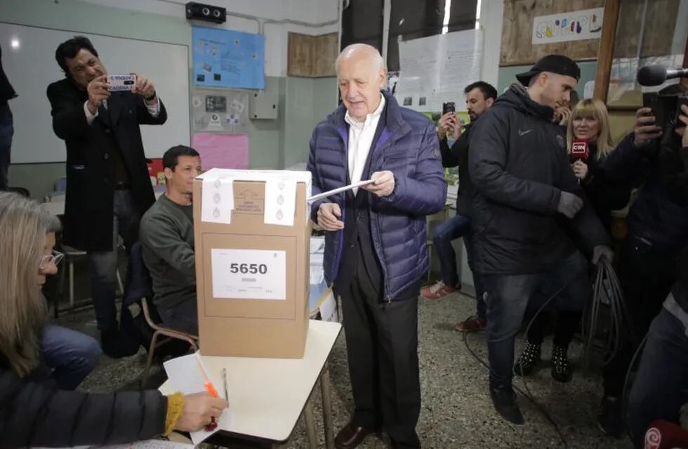 Roberto Lavagna votando en las PASO 2019.