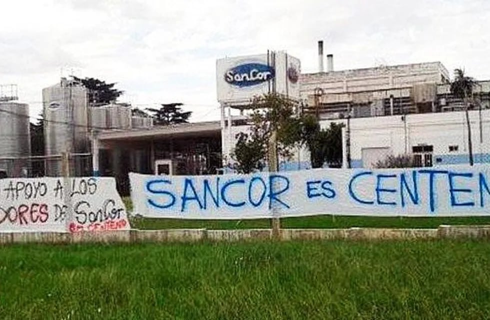 Sancor Centeno: trabajadores esperan cobrar y cortarían la ruta 34