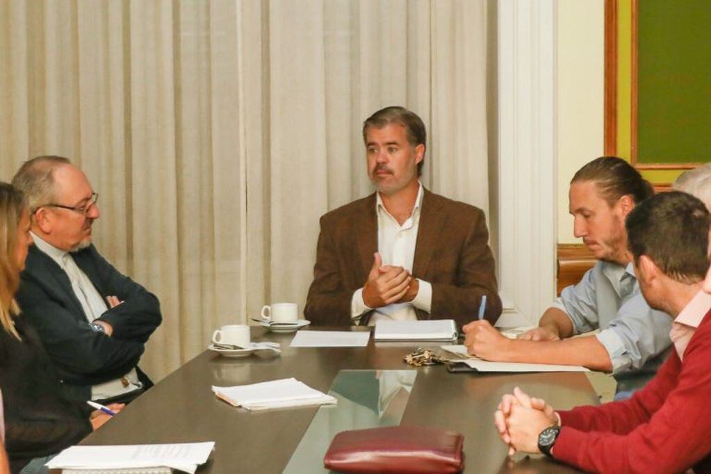 Piaggio -intendente de Gualeguaychú junto a el Obispo de la ciudad y funcionarios
Crédito: MDG