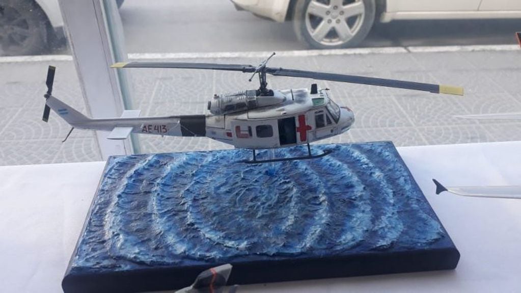 Diorama helicóptero BELL UH-1H, sirvió al Ejército Argentino en 1982