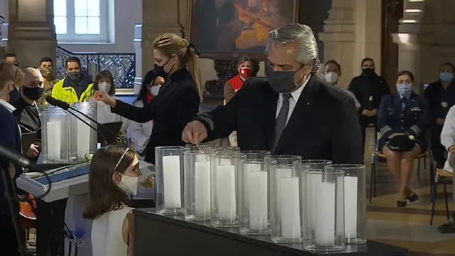 Homenaje de Alberto Fernández a los más de 92 mil muertos por el Covid-19