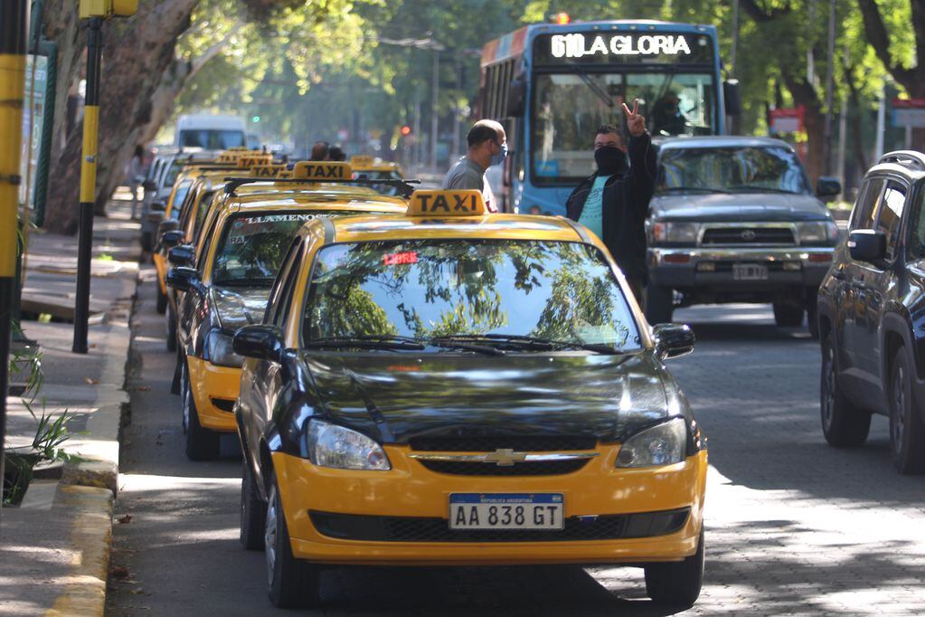 Los taxis están incluidos en la medida. Foto: Nicolás Rios / Los Andes