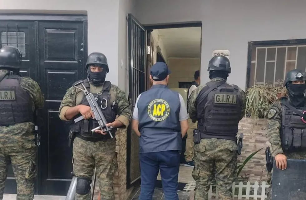 La mujer policía fue arrestada junto a su hijo en el centro de Rosario