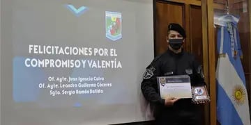 Policías que rescataron a una mujer en el Rio Paraná recibieron un reconocimiento
