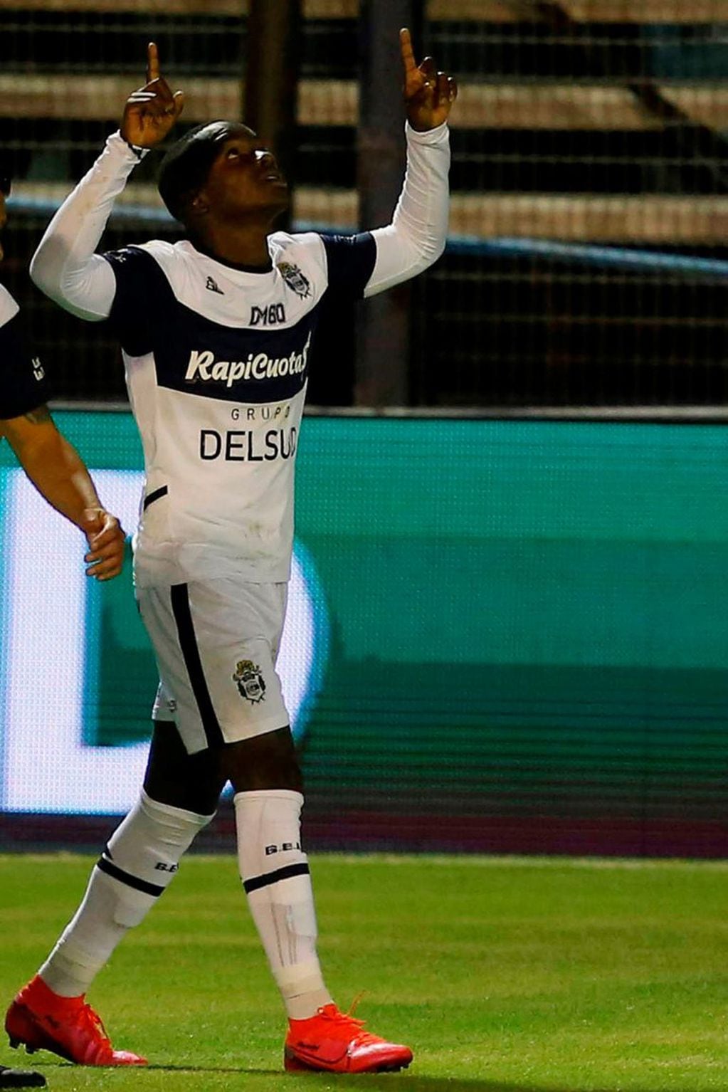 Desde Gimnasia comunicaron que trabajan en el tema con las subcomisiones de Legales y Género del club. (Photo by Demian ALDAY ESTEVEZ / POOL / AFP)