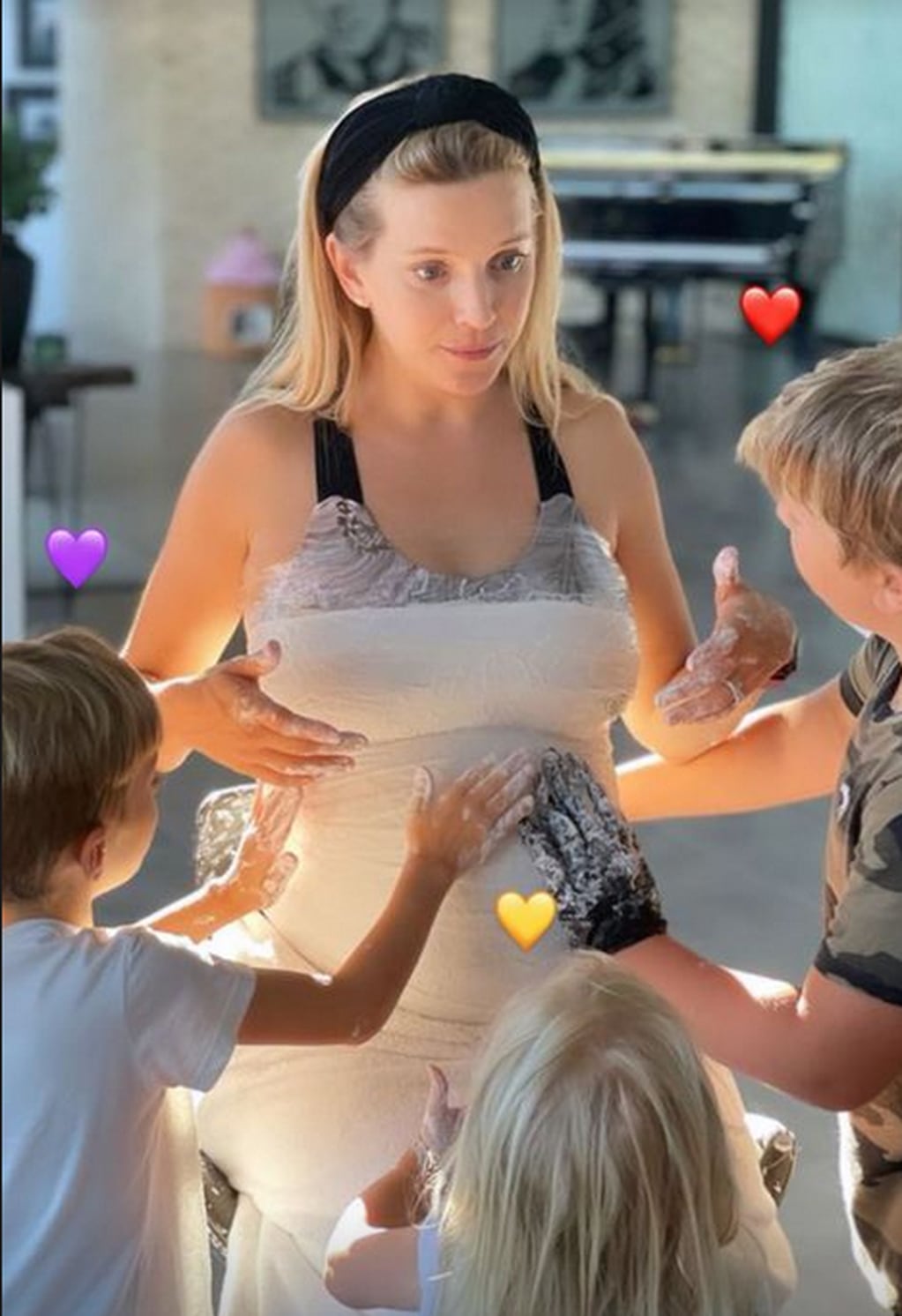 Luisana Lopilato junto a sus hijos antes del nacimiento de Cielo.