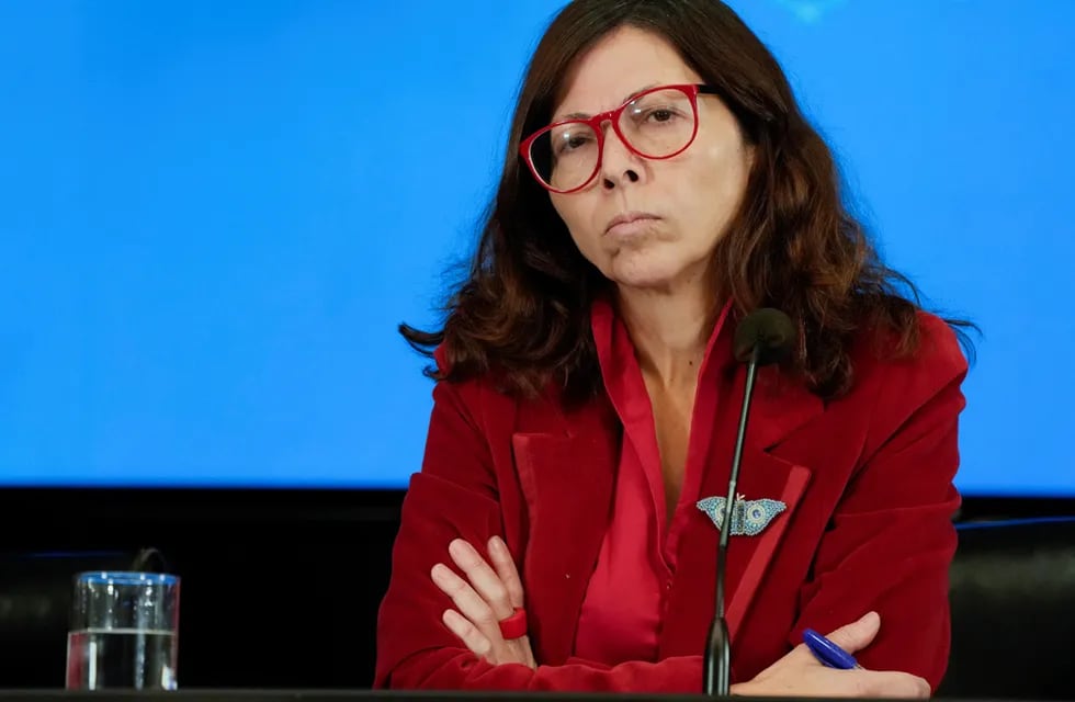 Silvina Batakis, ministra de Economía de la Nación, al anunciar la baja del gasto público. Foto: AP.
