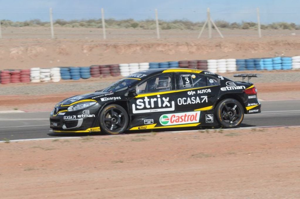 Después un arranque que no convenció en los entrenamientos, Pernía tuvo un mejor rendimiento clasificando. "No teníamos neumático con grip. Trabajamos y mejoramos", explicaría el piloto de Renault.