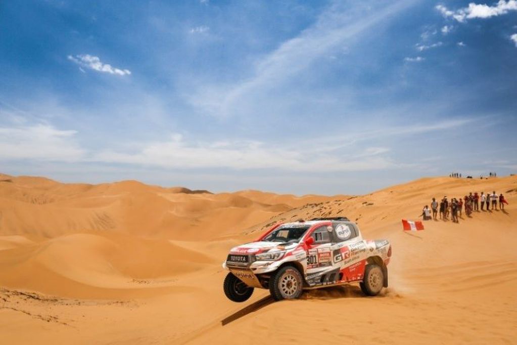 Toyota logró la victoria absoluta en el último Dakar junto con el catarí Nasser Al-Attiyah.