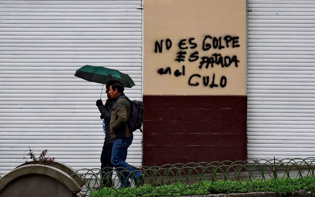 Una pared con un graffiti en La Paz, Bolivia. Crédito: RONALDO SCHEMIDT / AFP.