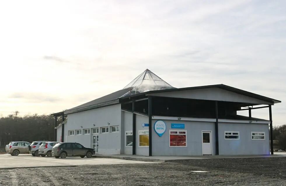 Edificio dela Secretaría de Producción de Tolhuin ofreció a las Empresas de Transporte el lugar para ingreso y egreso de las combis .