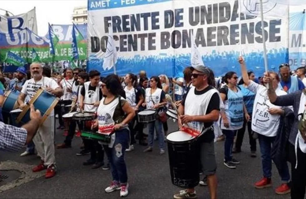 Vidal evalúa extender el ciclo lectivo en diciembre por los paros docentes.