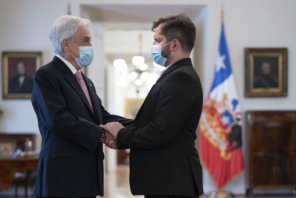 Piñera y Boric durante la transición de gestiones de Gobierno. Foto Télam