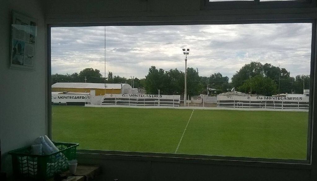 El estadio del club Montecaseros donde Deportivo Maipú recibirá a Chacarita Juniors, cuenta con fribra óptica.