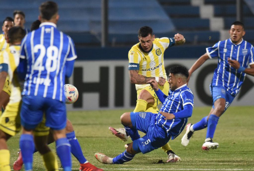 Godoy Cruz y Rosario Central cerraron un primer tiempo intenso.