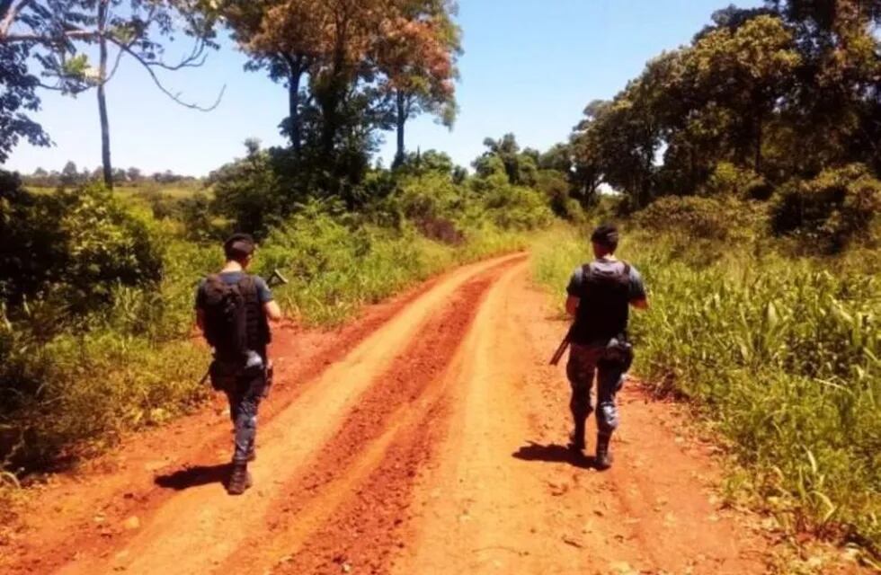 Frontera de Misiones con Brasil patrullada por efectivos de la Policía de Misiones. (Foto Pol. de Mnes,)