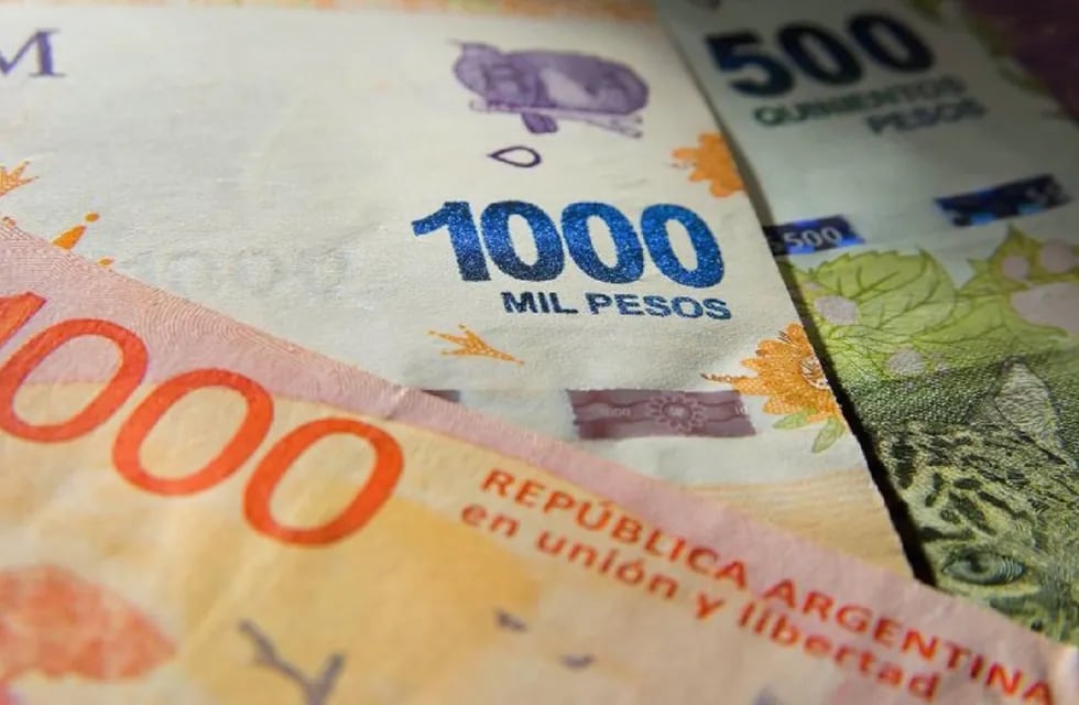 Billetes de dinero argentino.