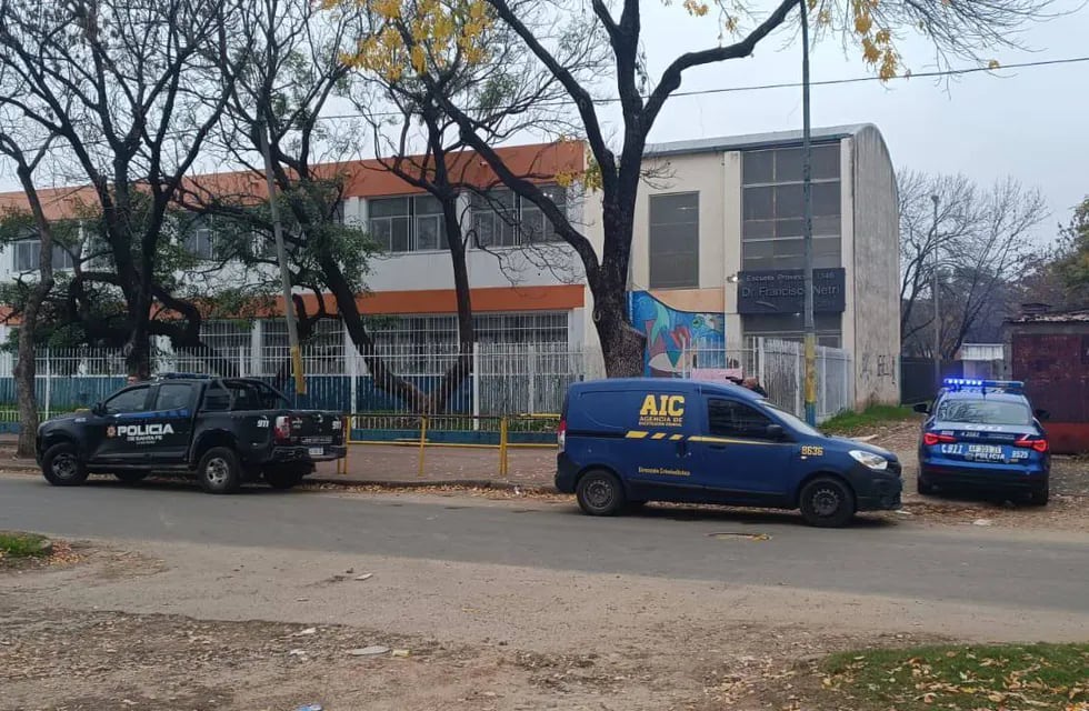 La Agencia de Investigación Criminal fue a inspeccionar el edificio de Ayala Gauna al 8000.