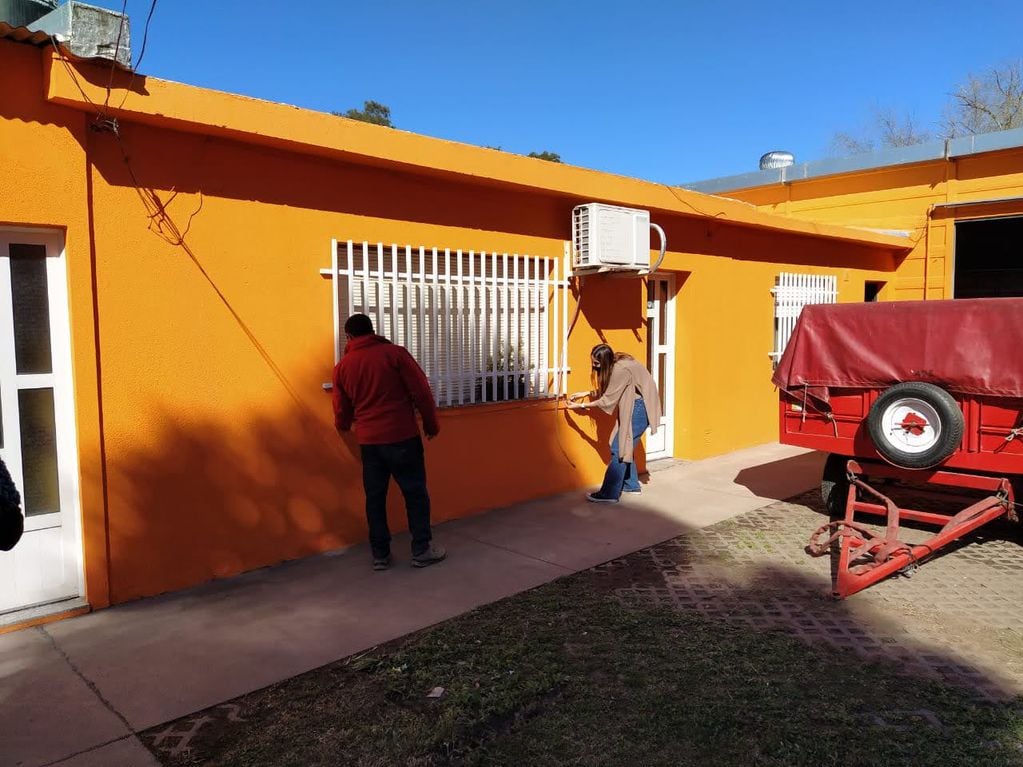 Estudiantes de Arquitectura de la UNR trabajando en el proyecto "Un cuartel de Bomberos para los próximos 50 años”, en la localidad de Pérez (Bomberos Voluntarios de Pérez)