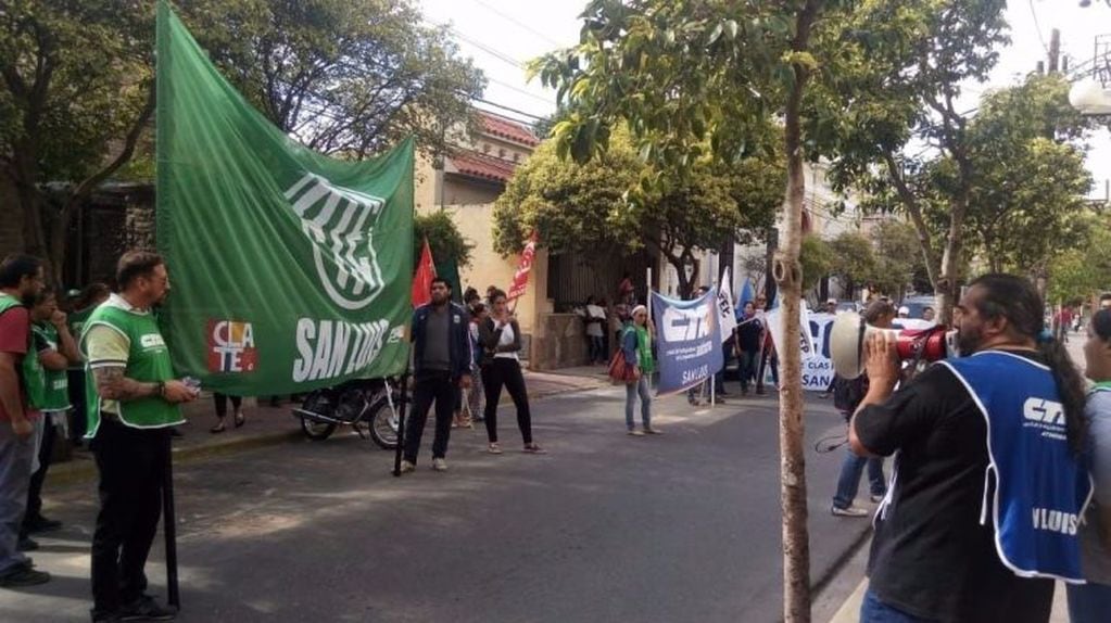 Manifestación contra el aumento del boleto de Transpuntano.