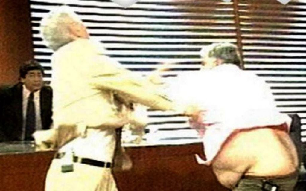 Un cuadro de la pelea entre Mauro Viale y Alberto Samid. (Web)