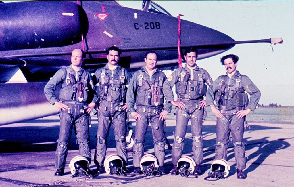 Escuadrilla de acrobacia Douglas A4-B Skyhawk, 22 agosto 1976. Cap. Ruggiero; Ten Moreno; Cap. Echenique; 1er.Ten González; Ten Dimeglio.