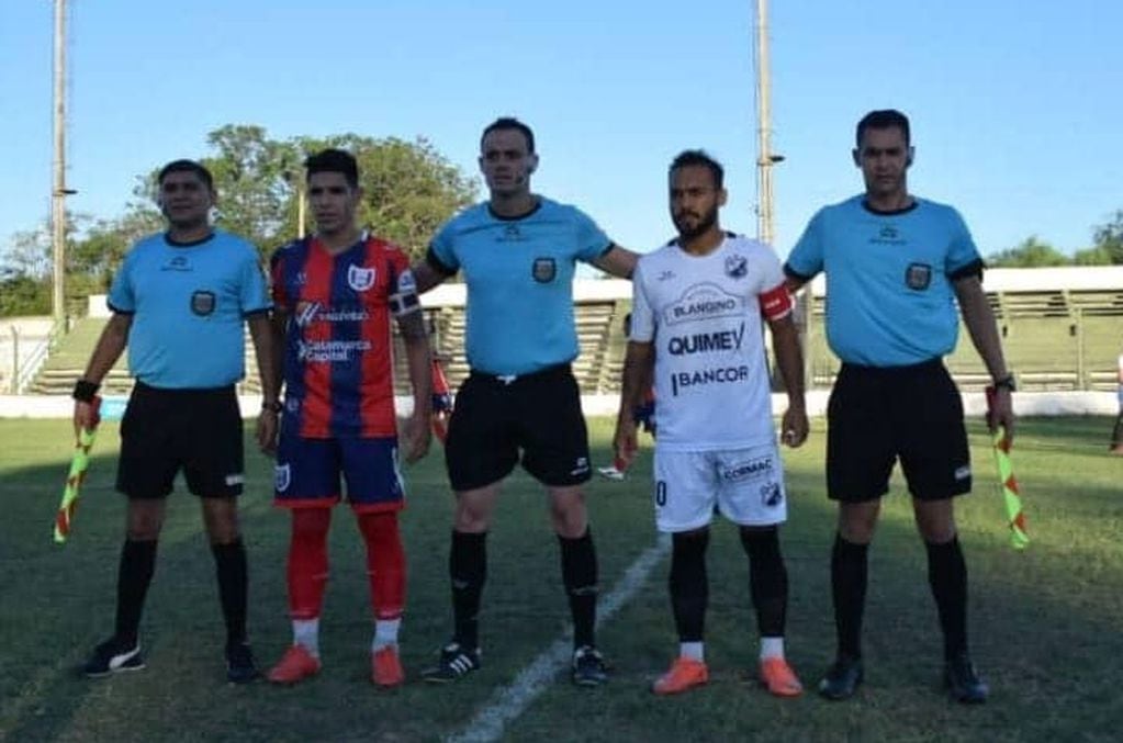 San Lorenzo de Alem ante Juniors, en el partido jugado en Catamarca. (Prensa Juniors).