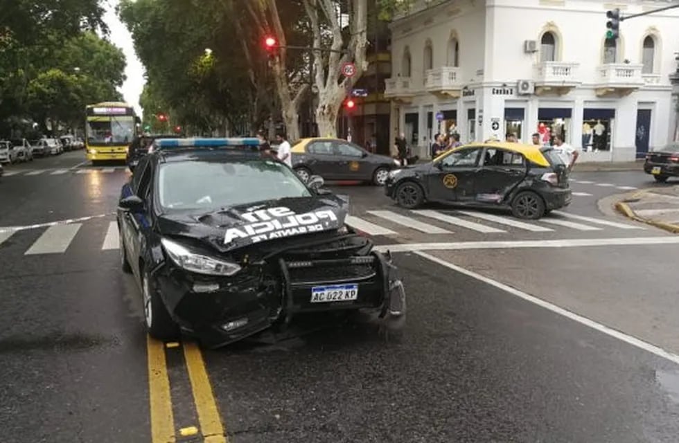 Dos policías chocaron en la zona sur de Rosario. (Angel Amaya-La Capital)