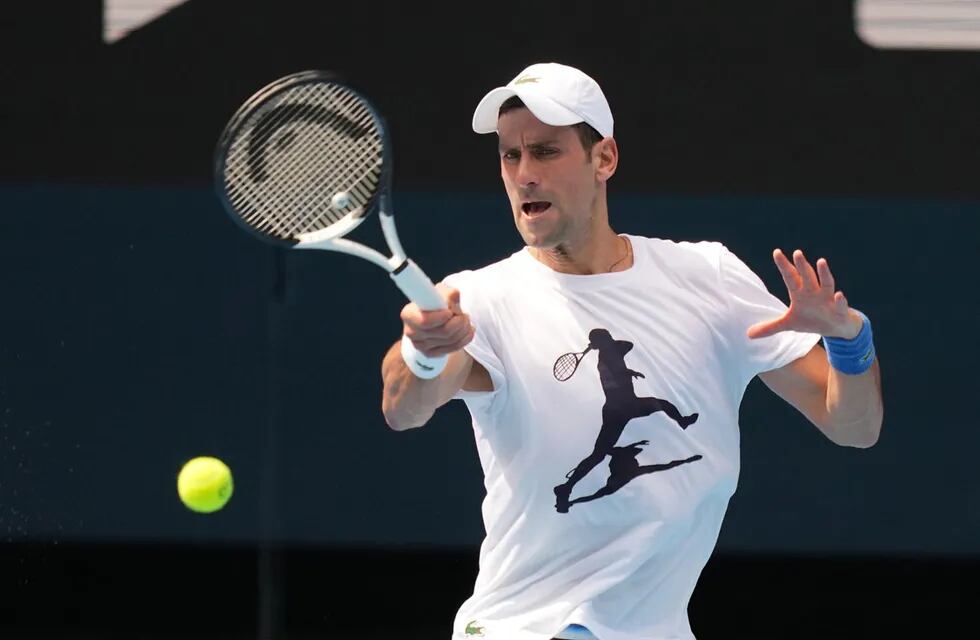 Novak Djokovic fue incluido en el sorteo del cuadro principal del Australian Open. (AP)