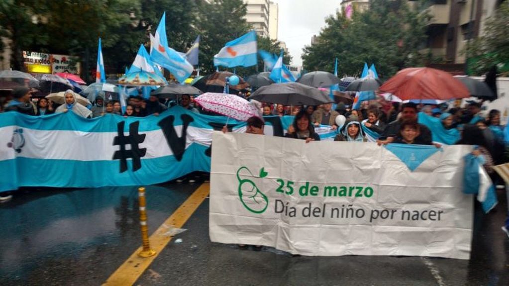 La marcha de los grupos provida en defensa del Niño por Nacer en Córdoba.