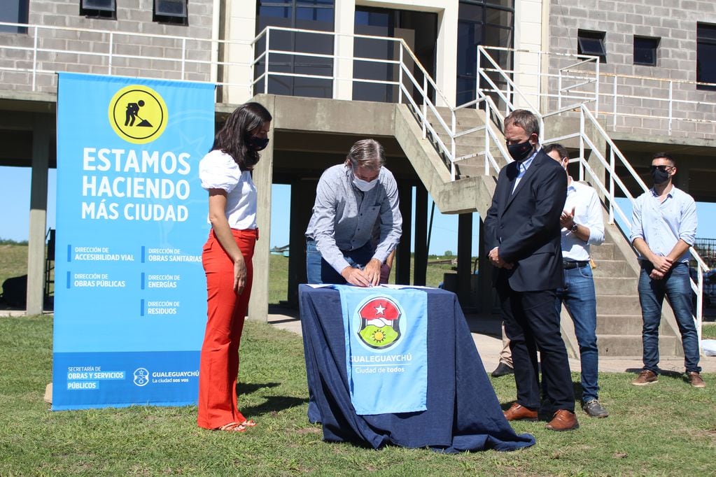 Firma parque solar municipal de Gualeguaychú