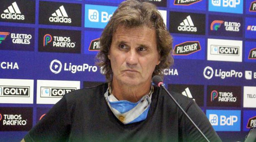 Rubén Insúa viene de dirigir en el fútbol de Perú en 2021. (Prensa Binacional).