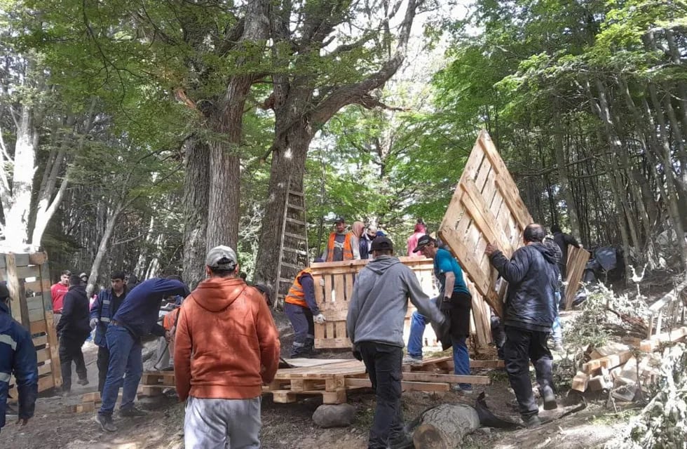 Ushuaia: desarman 12 ocupaciones en un sector de Peniel en Andorra