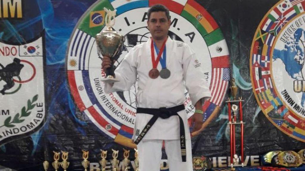 Marcos Ruiz, único karateca cordobés en el Metropolitano de Chile.