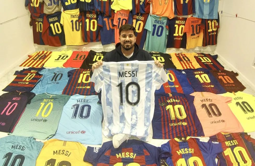 Danilo Ciancia coleccionista de camisetas de Messi en Arroyito