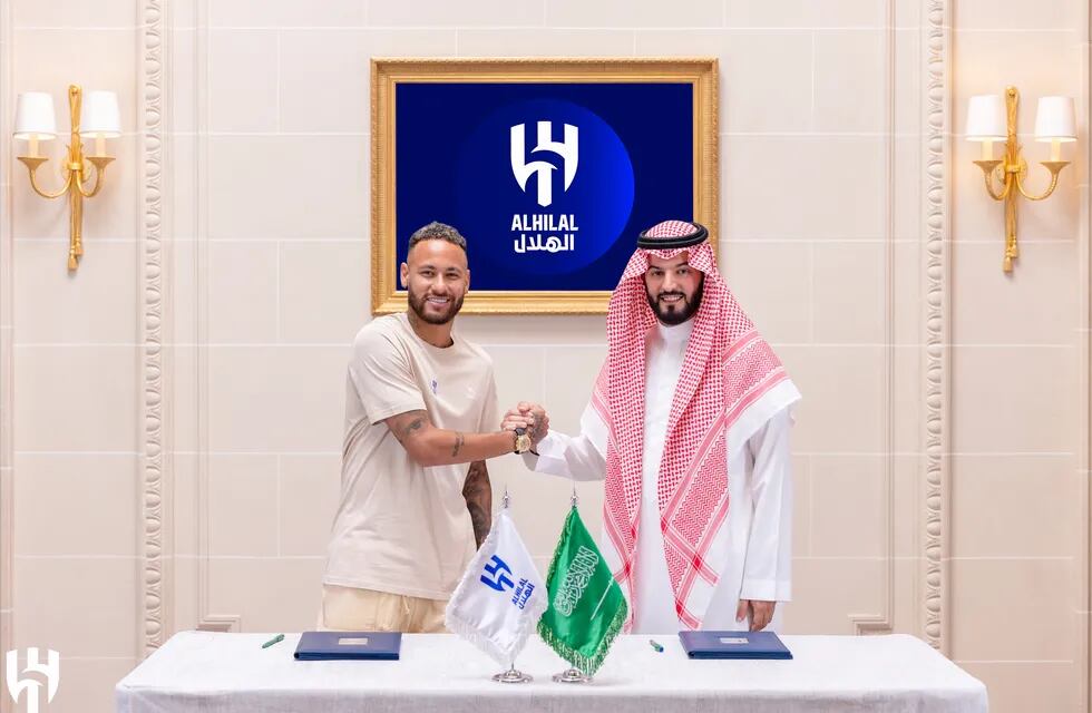 Neymar ya puso la firma en su nuevo club (Al Hilal)