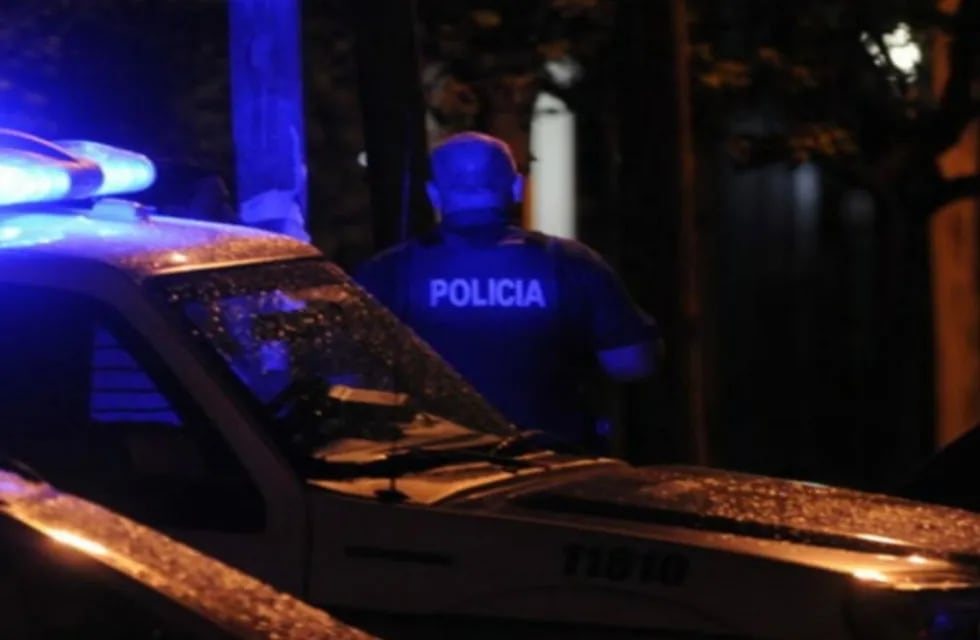 Los trabajadores del hotel llamaron al 911 y la policía de La Plata se presentó en el lugar rápidamente.